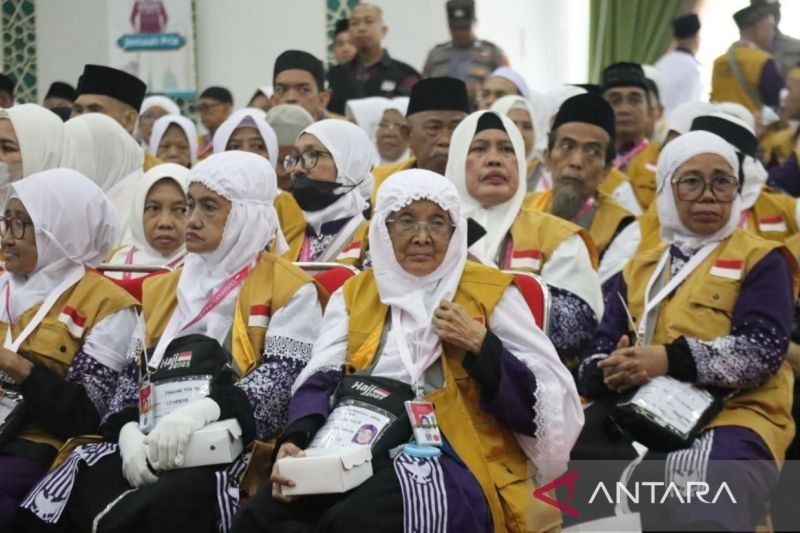 360 Calon Haji Kloter Pertama Kaltim Berangkat ke Tanah Suci