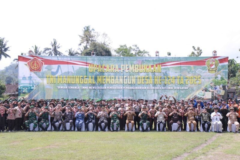 Pemkab Jember dan TNI Kerja Sama Tekan Angka Kemiskinan Lewat TMMD