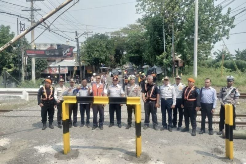 KAI Tutup Perlintasan Sebidang di Lamongan untuk Kendaraan Roda Empat: Prioritaskan Keselamatan!
