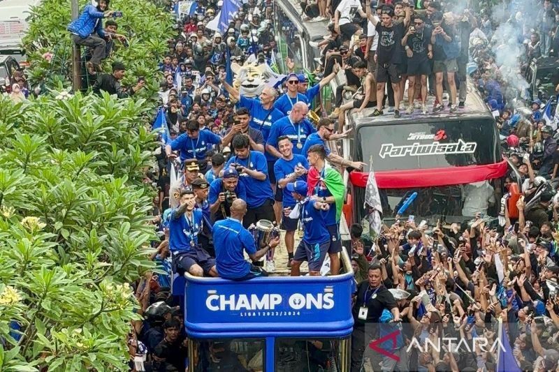 Pawai Juara Persib Bandung: Konvoi dari Gedung Sate Menuju GBLA