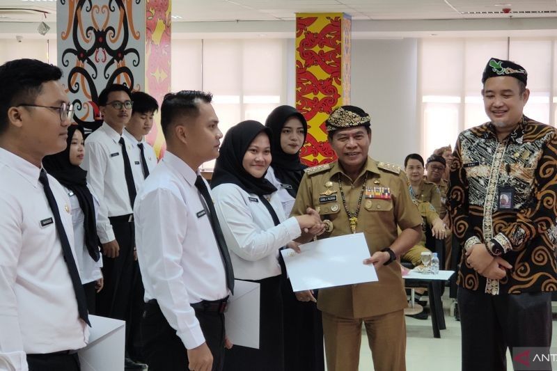 54 CPNS Kaltara Terima SK, Gubernur Paliwang Tekankan Amanah Pelayanan Publik