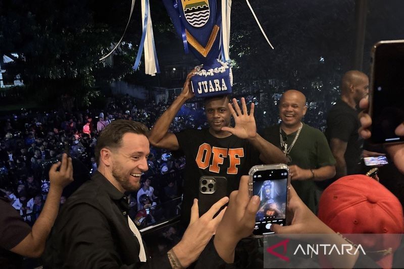 Erick Thohir Ucapkan Selamat: Persib Bandung Juara Liga 1 2024/2025!