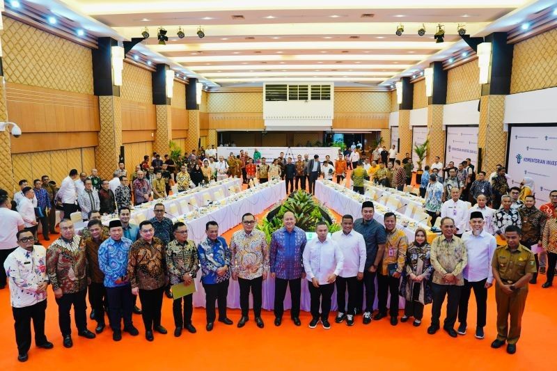 Gubernur Riau Usul Pembangunan Rel Kereta Api Batubara: Solusi Atasi Kerusakan Jalan?