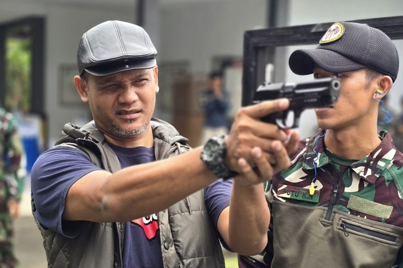 Lantamal VI Makassar Ajak Jurnalis Fun Shooting: Latihan Menembak dan Jalin Sinergitas