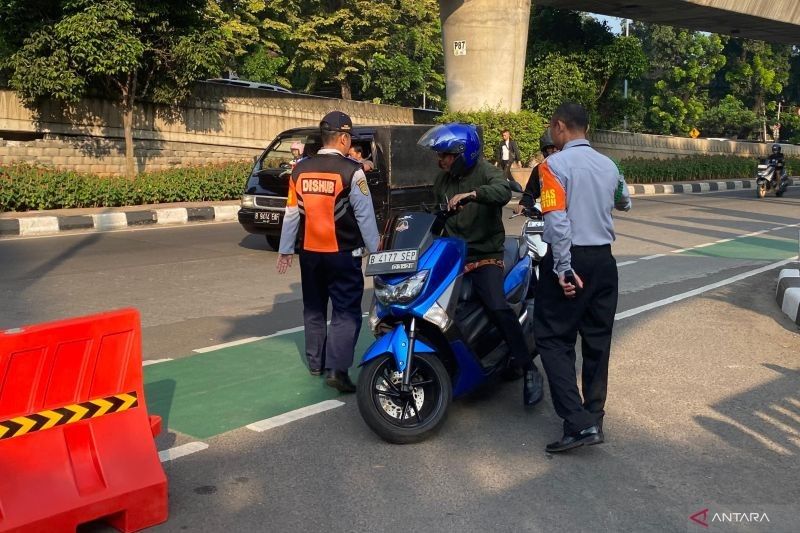 ASN Lupa Aturan Naik Transportasi Umum, Langgar Ingub DKI Jakarta