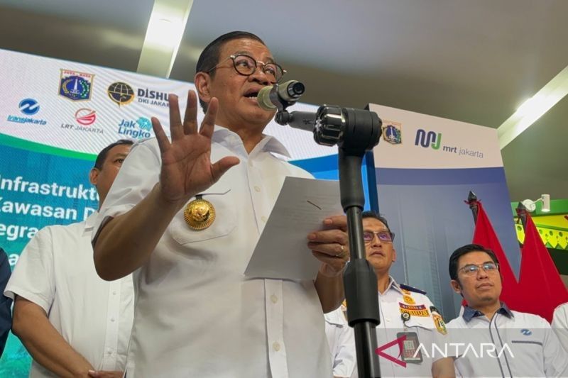 Gubernur DKI Jakarta: Tak Naik Transportasi Umum, Tak Akan Dilantik!