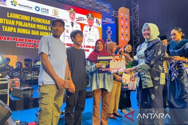Pemkot Kendari Berikan Bantuan Modal Rp970 Juta untuk 194 UMKM