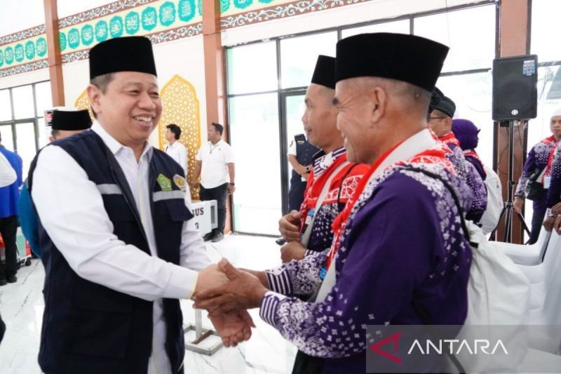 Jamaah Haji Kloter 02 Embarkasi Banjarmasin Berangkat Menuju Tanah Suci