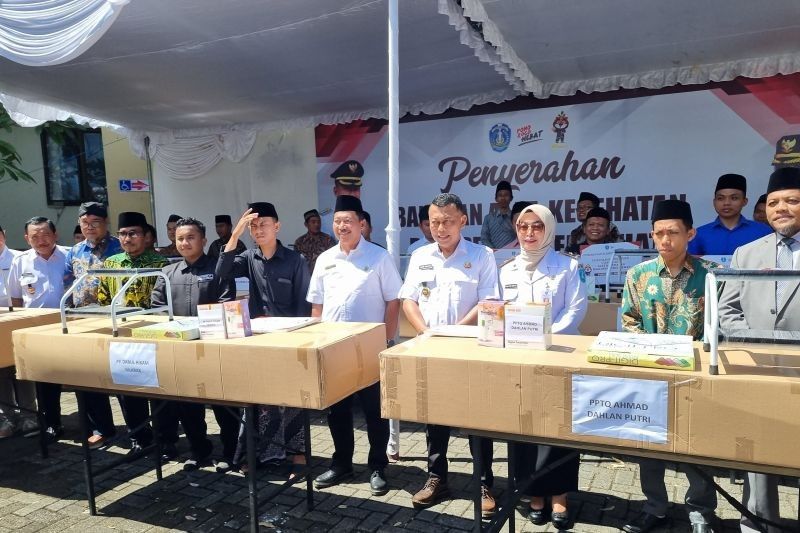 Ponorogo Dukung Kemandirian Kesehatan Pesantren: 22 Ponpes Terima Bantuan Alat Kesehatan