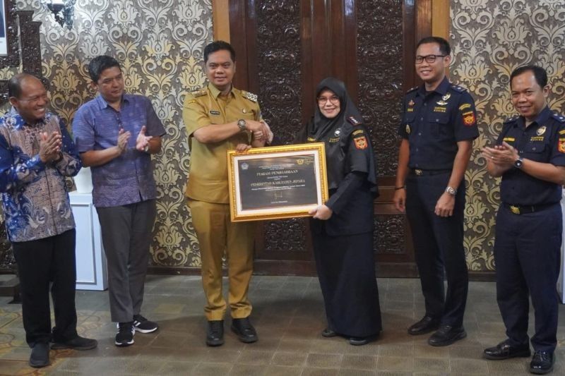 Jepara Raih Penghargaan Kinerja Terbaik Pengelolaan DBHCHT 2024