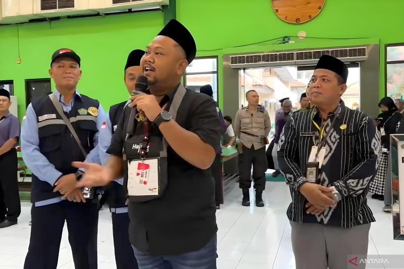 Gus Yani Dampingi Kloter 21 Calon Haji Gresik Menuju Tanah Suci