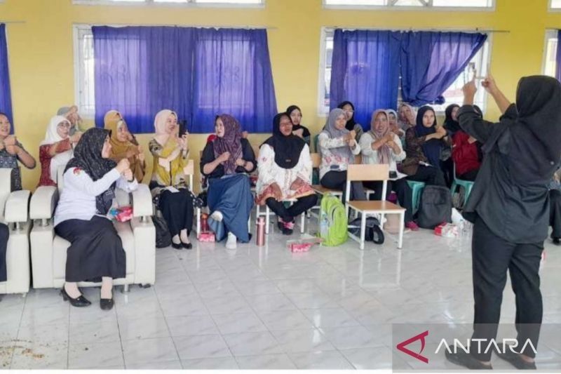 Dindik Bangka Tengah Latih Guru Bahasa Isyarat untuk Inklusi Pendidikan ABK