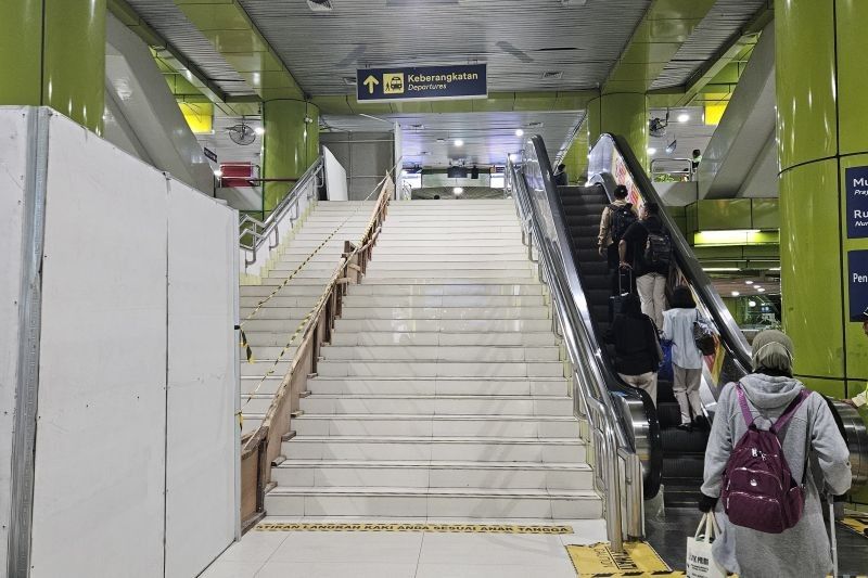 KAI Daop 1 Jakarta Tambah Dua Eskalator di Stasiun Gambir untuk Tingkatkan Kenyamanan Penumpang