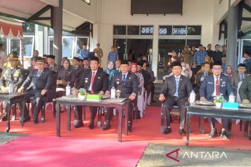 Pemkab Sukamara Prioritaskan Pendidikan: Beasiswa dan Seragam Gratis untuk Tingkatkan SDM