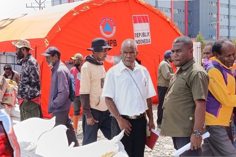 Jayawijaya Salurkan 55 Ton Beras untuk Korban Banjir Bandang