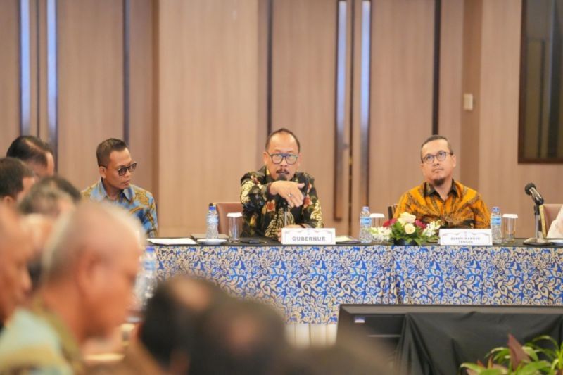 Tolak Tambang Pasir, Gubernur Sulbar Ajak Warga Tempuh Jalur Hukum