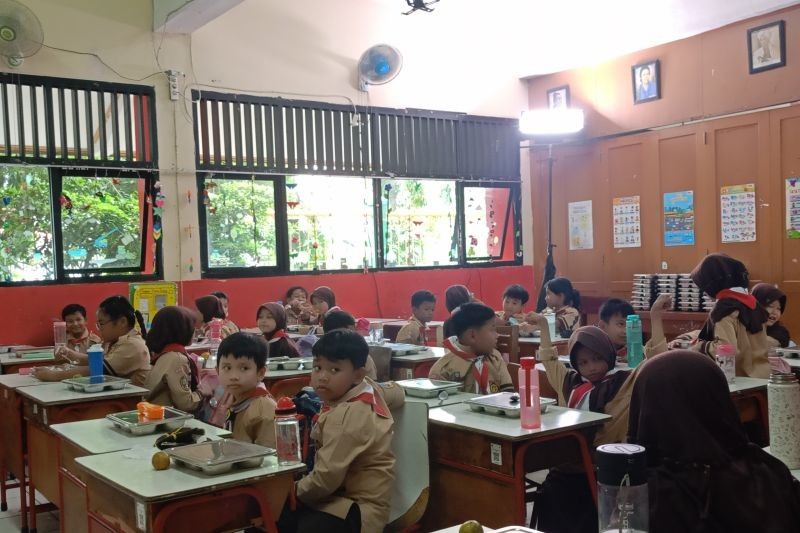 Prabowo dan Bill Gates Kunjungi SDN Jati 03, Temukan Menu MBG Variatif Termasuk Kentang dan Spageti
