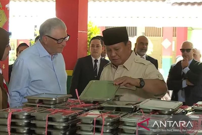 Prabowo dan Bill Gates Tinjau Program Makan Bergizi di Sekolah Jakarta Timur