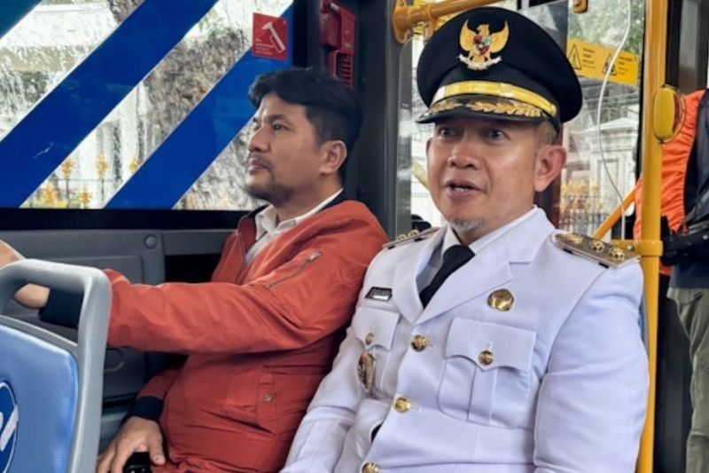 Fadjar Churniawan: Naik Transjakarta Menuju Pelantikan Bupati Kepulauan Seribu