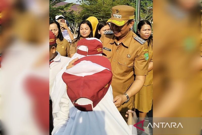Seragam Sekolah Gratis di Sukamara: Bupati Masduki Pastikan Tak Ada Pungutan Biaya