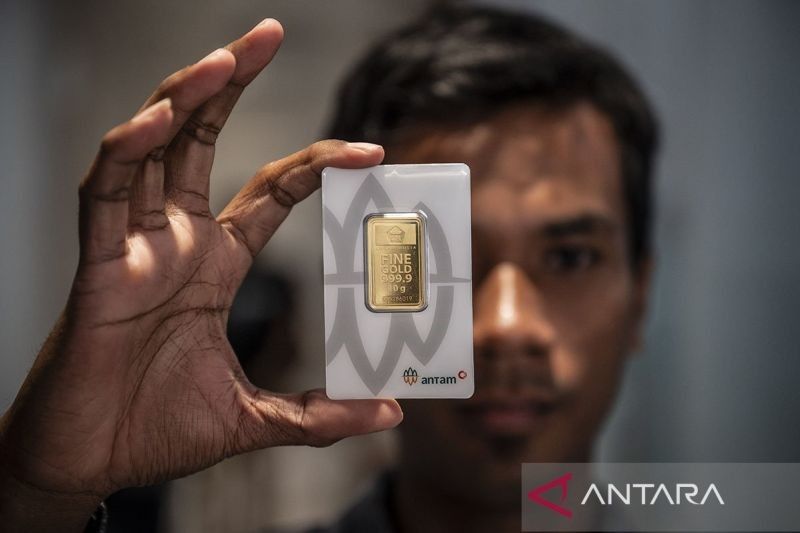 Harga Emas Antam Turun Tipis, Kini Rp1,953 Juta per Gram