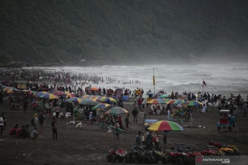 Pesona Parangtritis: Wisata Malam Tanpa Tiru Bali, Fokus Budaya Lokal