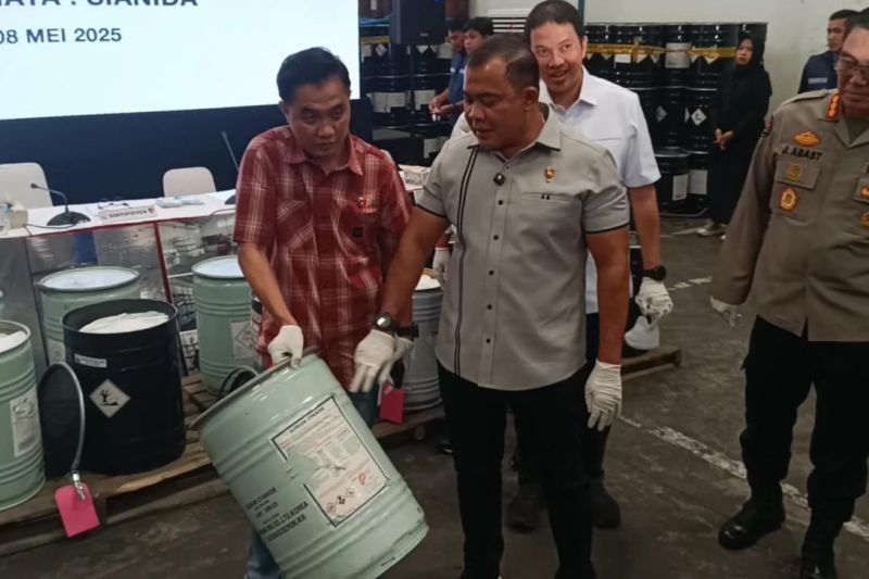 Polri Gerebek Gudang Sianida Ilegal di Jawa Timur: 494 Ton Sianida Disita!