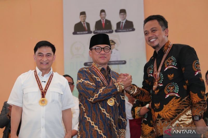 Mendes Yandri Susanto Dinobatkan Sebagai Bapak BPD Indonesia