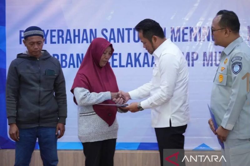 Dua Ahli Waris Korban KMP Muchlisa Terima Santunan Rp50 Juta dari Jasa Raharja