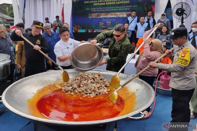 BNN Ajak Youtuber Bobon Santoso Kampanyekan Anti-Narkoba di Kampung Boncos