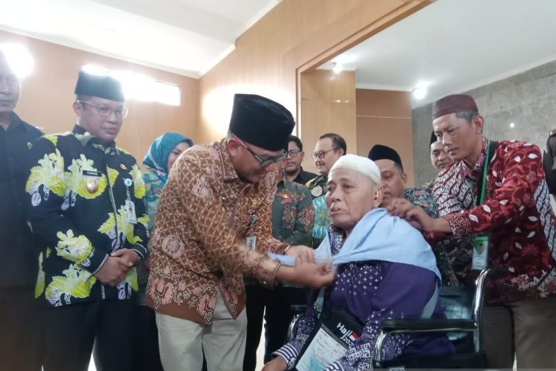 60 Calon Haji Belitung Berangkat ke Tanah Suci, Doa untuk Negeri di Tanah Suci