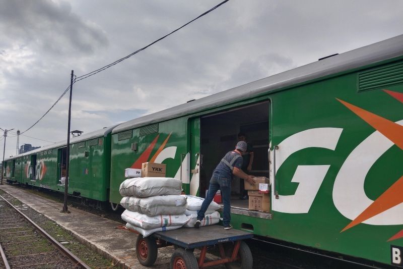 KAI Daop 2 Bandung Catat Peningkatan Signifikan Angkutan Barang via Kereta Api Parcel