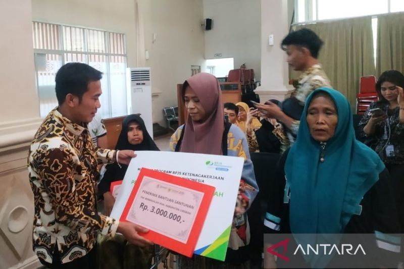 Pemkab Cirebon Beri Santunan Rp85 Juta untuk PMI Bermasalah, Bentuk Perhatian pada Warga yang Bekerja di Luar Negeri