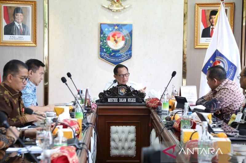 Mendagri Tegaskan Ekonomi Daerah Cermin Kemajuan Wilayah: Percepat Belanja APBD 2025!