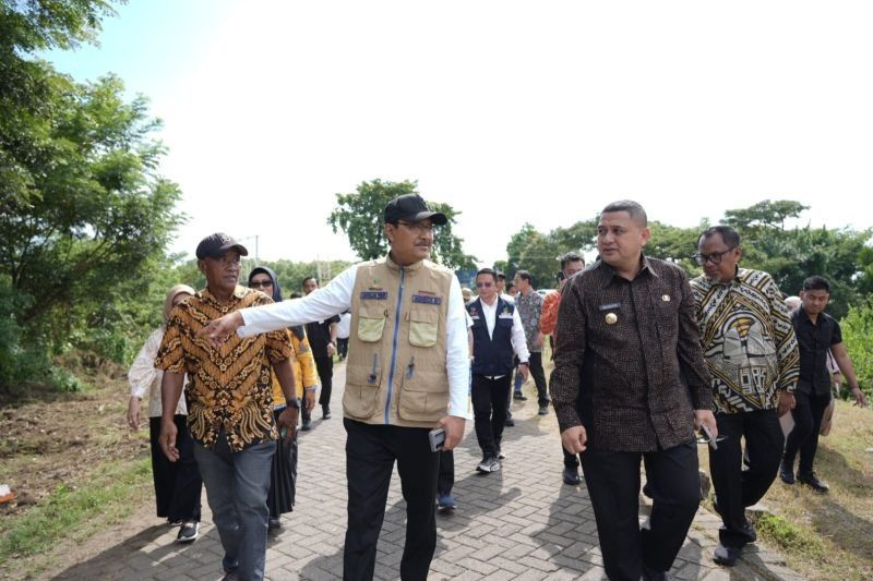 Mensos Tinjau Lahan Pembangunan Sekolah Rakyat dan Rumah Baru untuk Naila di Makassar
