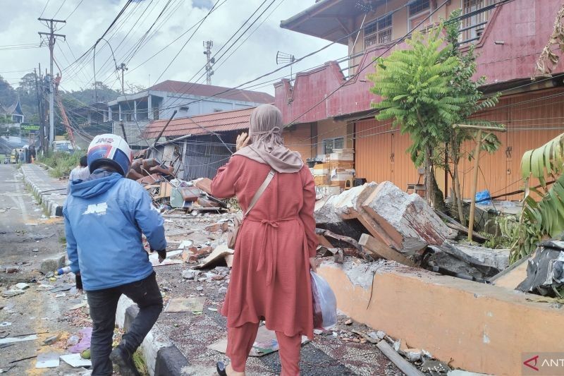 Gubernur Sumbar Segera Koordinasi Pembangunan Lajur Keselamatan di Padang Panjang