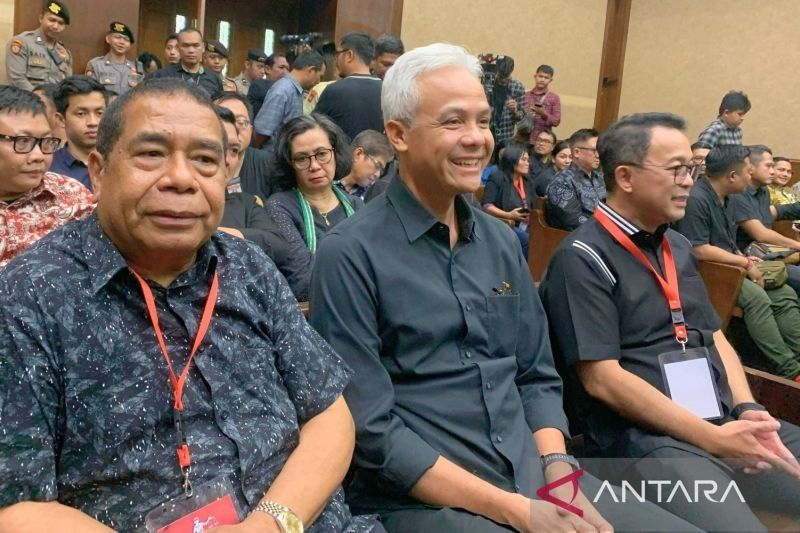 Ganjar Pranowo Kembali Hadiri Sidang Hasto Kristiyanto: Dukungan untuk Sahabat Lama