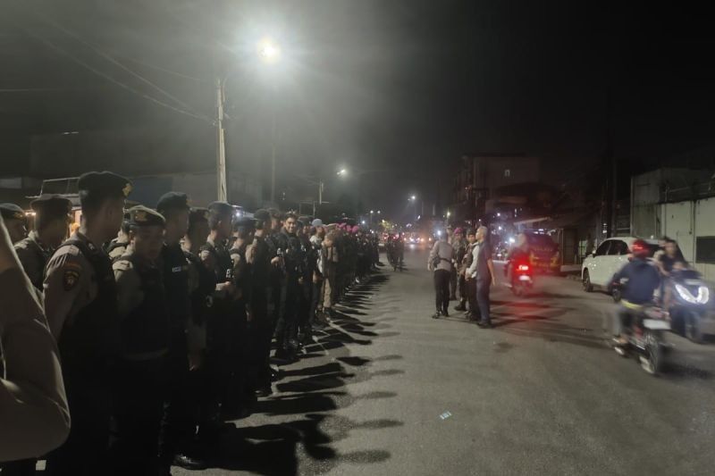 Cegah Tawuran, Brimob Polda Sumut Patroli Malam di Belawan