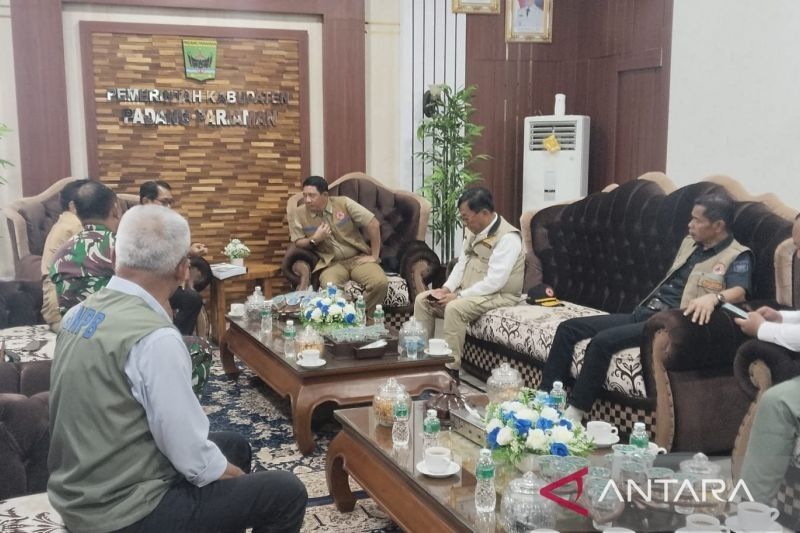BNPB Apresiasi Gotong Royong Normalisasi Sungai di Padang Pariaman Cegah Banjir