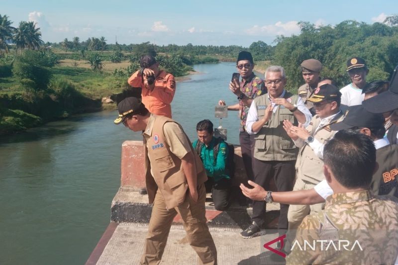 BNPB Tinjau Infrastruktur Rusak di Padang Pariaman Pasca Bencana, Janji Perbaikan Jalan dan Jembatan