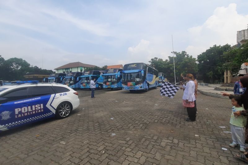 1.496 Calon Haji Semarang Berangkat ke Tanah Suci, Kemenag Imbau Warga Tanpa Visa Tak ke Makkah-Madinah