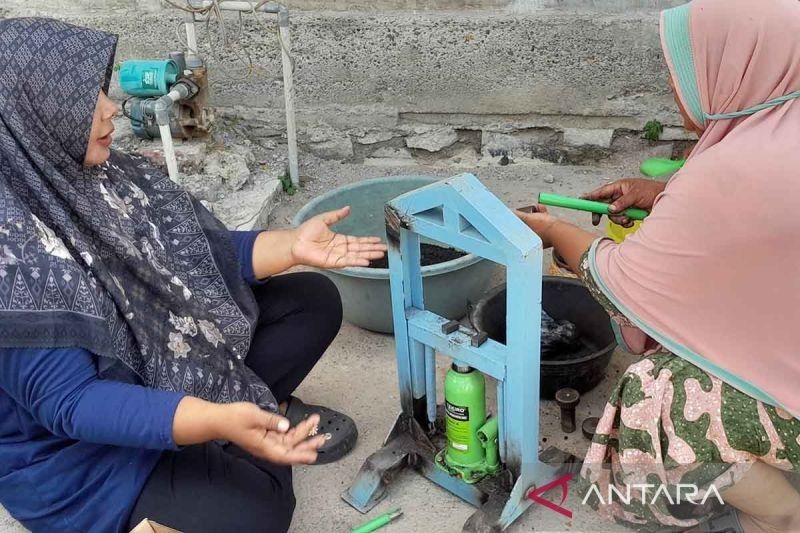 UMKM Perempuan Aceh Besar Sukses Kembangkan Briket Ampas Kopi: Inovasi yang Berdaya Saing Global