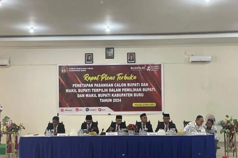 KPU Buru Tetapkan Ikram-Sudarmo sebagai Bupati dan Wakil Bupati Terpilih