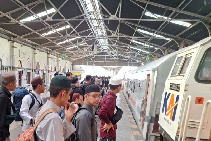 KAI Daop 3 Cirebon Siapkan 23.404 Tiket untuk Libur Panjang Waisak