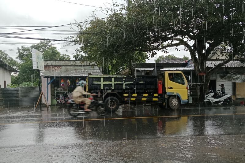 BMKG: Waspada Hujan Lebat dan Angin Kencang di Beberapa Kota Besar Indonesia