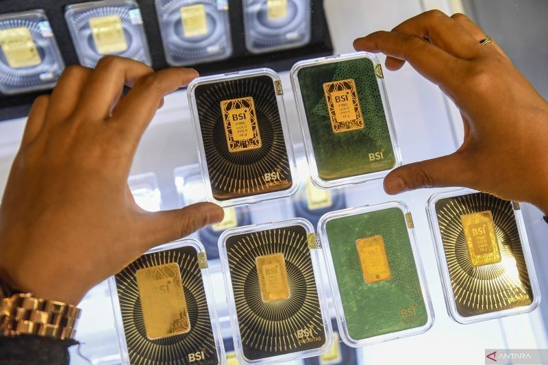Harga Emas Antam Anjlok Rp27.000 per Gram pada 9 Mei