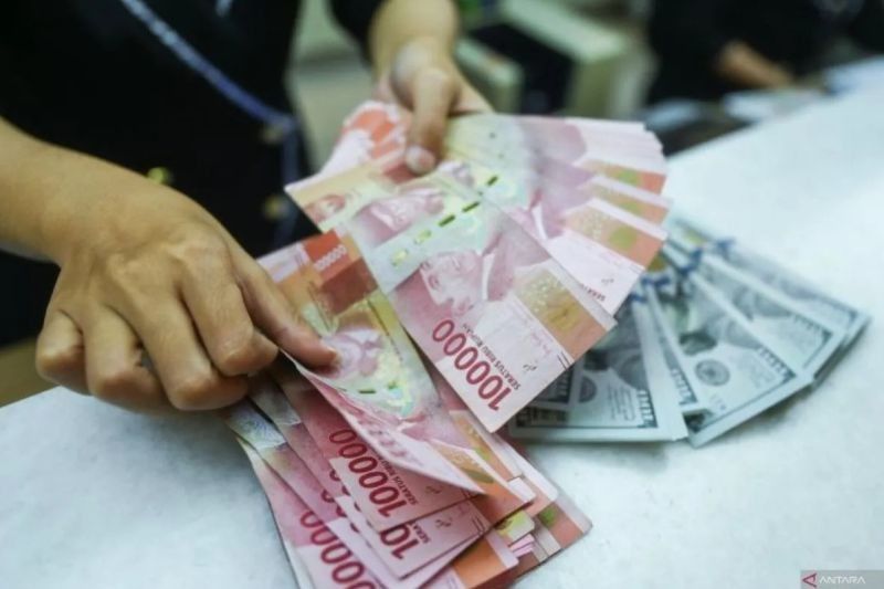 Rupiah Melemah 28 Persen, Tembus Rp16.549 per Dolar AS