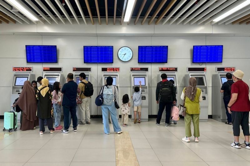 Gratis! Naik Kereta Cepat Whoosh untuk Anak di Bawah 3 Tahun Selama Libur Panjang Waisak