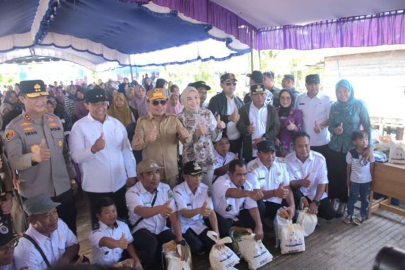 Bupati Kapuas Apresiasi Pasar Murah Pemprov Kalteng: 1.500 Paket Sembako Gratis untuk Warga Kapuas Kuala