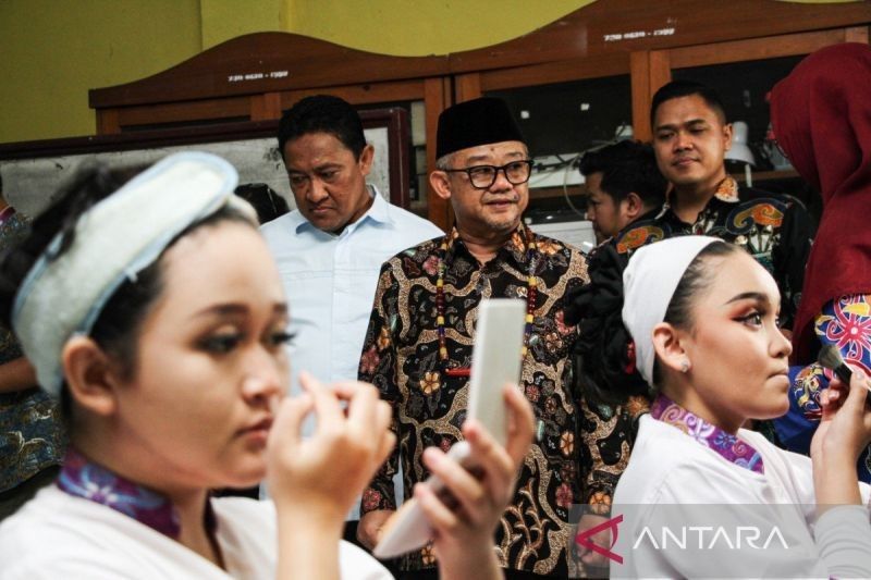 Mendikbud Tinjau SMK Negeri 3 Palangka Raya: Program Unggulan Jadi Sorotan